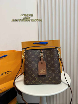 Designer handbag pre-order  / 1:1 quality / size 23*21cm / turnaround time 2-4 weeks / pc2