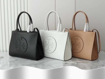 Designer handbag pre-order  / Mirror Quality /size 26*34*11cm  / turnaround time 2-4 weeks / pc2