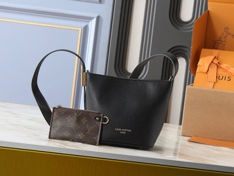 Designer handbag pre-order  / 1:1 quality / size 16*18*12cm / turnaround time 2-4 weeks / pc#2