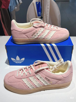 Designer sneakers pre-order  / 1:1 quality  / turnaround time 2-4 weeks / pc#2-1761418119