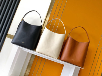 LV Master Quality Handbag /  31.0 x 35.0 x 18.0  /  Turnaround time 2-4 Weeks