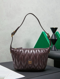 Designer handbag pre-order / Master quality / turnaround time 2-4 weeks / size 15*8.5*8cm