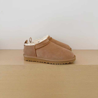 Adult size U.G.G shoes pre-order   / turnaround time 3-4 weeks / pc2-1761421055