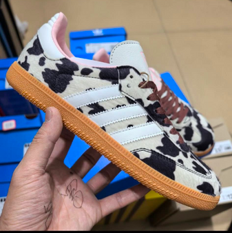 Designer sneakers pre-order / 1:1 quality / turnaround time 2-4 weeks / See size chart for conversion-1761408819