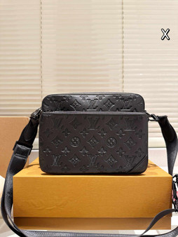 Designer handbag pre-order / 1:1 quality / turnaround time 2-4 weeks / size: 24 cm