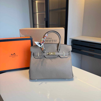 Designer handbag pre-order / mirror quality / turnaround time 2-4 weeks / size: 30 cm