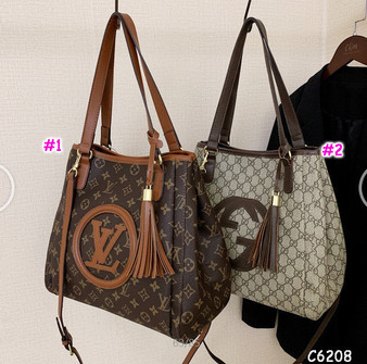 BOGO 1/2 OFF / Designer Handbag Pre-Order / A4 quality / Turnaround time 2-4 weeks / Pc3 / Size: 37 * 32 cm