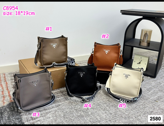 ⚡ FLASH DEAL ⚡ Designer handbag pre-order / 1:1 quality / turnaround time 2-4 weeks / size: 18*19cm / pc3
