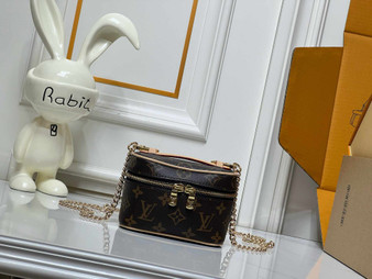 Designer vanity case pre-order / 1:1 quality / turnaround time 2-4 weeks / size 14*10*8.5cm