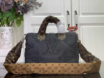 Designer handbag pre-order / master quality / turnaround time 2-4 weeks / size: size 25*19*15cm