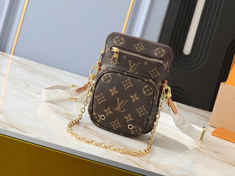 Designer VL Handbag pre-order / Size 16*19*6cm / 1:1 quality / turnaround time 2-4 weeks