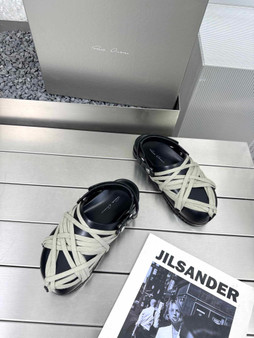 Designer sandals pre-order / mirror quality / Turnaround time 2-4 weeks / pc1