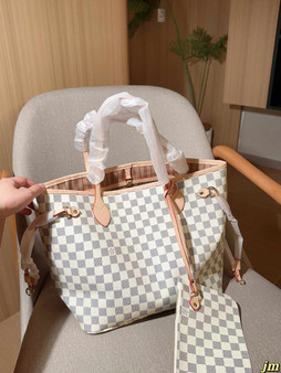 Designer handbag pre-order / 1:1 quality / Turnaround time 2-4 weeks / size 32cm