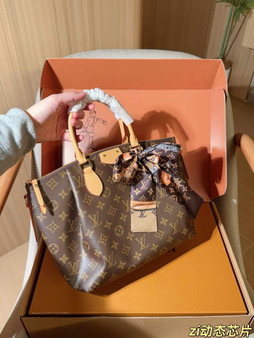 Designer handbag pre-order / 1:1 quality / turnaround time 2-4 weeks / size 26*23*10cm