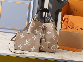 Designer handbag pre-order / size 31 cm / turnaround time 2-4 weeks