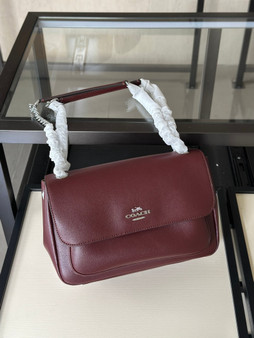 Designer handbag pre-order / size 28*15cm / mirror quality / turnaround time 2-4 weeks