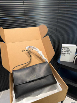 Designer handbag pre-order /  size 36*19cm  / 1:1 quality / Turnaround time 2-4 weeks / Code 532-3