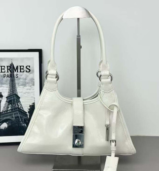 Designer handbag pre-order / size 32*22*13cm / 1:1 quality / Turnaround time 2--4 weeks