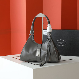Designer handbag pre-order / Size 30*17*9cm / 1:1 quality / Turnaround time 2-4 weeks