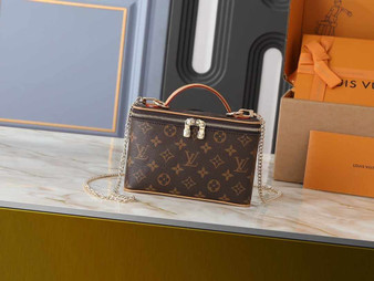 Designer vanity case pre-order / 1:1 quality / size 11*6.5*19cm / Turnaround time 2-4 weeks