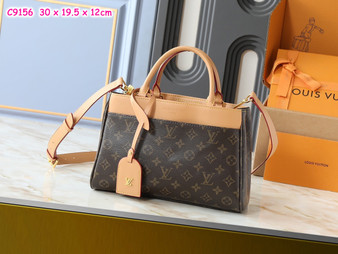Designer handbag pre-order / 1:1 quality / Size:  30 * 19.5 * 12 cm / Turnaround time 2-4 weeks