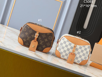 Designer handbag pre-order / 1:1 quality / Size: 21*16 cm / Turnaround time 2-4 weeks