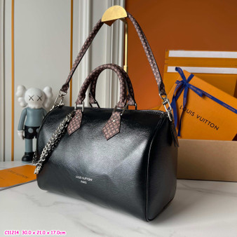 Designer handbag pre-order / Size: 30*21*17 cm / 1:1 quality / Turnaround time 2-4 weeks