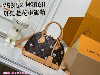 Designer handbag pre-order / 1:1 quality / Size: 25*19 cm / Turnaround time 2-4 weeks