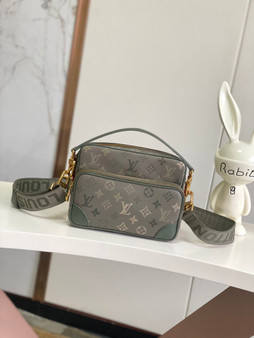 Designer handbag pre-order / size 25*17*11cm / Master quality / Turnaround time 2-4 weeks 