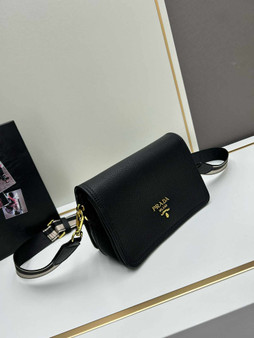 Designer handbag pre-order / 1:1 quality / turnaround time 2-4 weeks / size size 22*14*8cm