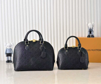 Designer handbag pre-order / 1:1 quality / Two sizes available / Turnaround time 2-4 weeks / product#1353