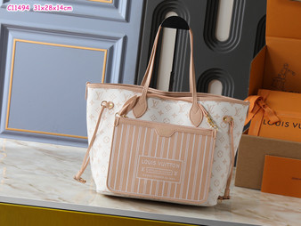 Designer handbag pre-order / 1:1 quality / Turnaround time 2-4 weeks / Two sizes available