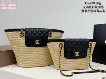 Designer handbag pre-order / 1:1 quality / Two sizes available / Turnaround time 2-4 weeks / code50