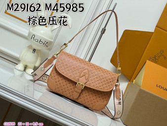 Designer handbag pre-order / 1:1 quality / Size: 23 * 16 * 8.5 c,m / Turnaround time 2-4 weeks