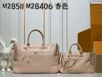 Designer handbag pre-order /  1:1 quality / Two sizes available  / Turnaround time 2-4 weeks