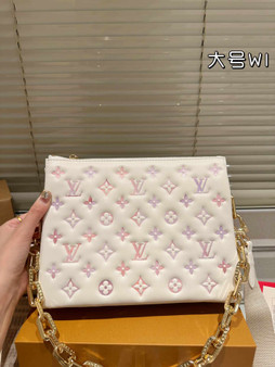 Designer handbag pre-order / Mirror quality / turnaround time 2-4 weeks / size 26*21cm