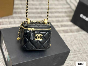 Designer handbag pre-order / 1:1 quality / turnaround time 2-4 weeks / size 10*9cm