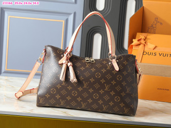 Designer handbag pre-order / 1:1 quality / Size: 35 * 24 cm / Turnaround time 2-4 weeks