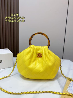 Designer handbag pre-order / Two sizes available / 1:1 quality  / Turnaround time 2-4 weeks /42935
