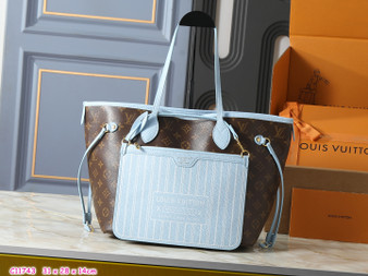 Designer handbag pre-order // 1:1 quality / Size: 31 * 28 cm / Turnaround time 2-4 weeks