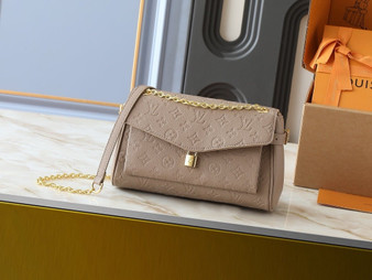 Designer handbag pre-order / 1:1 quality / turnaround time 2-4 weeks / size 18*9*29cm