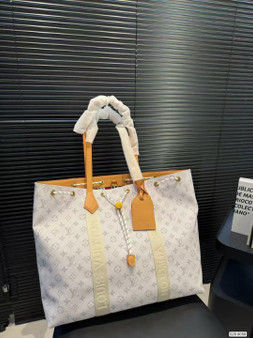 Designer handbag pre-order / 1:1 quality / Size 45*38cm / Turnaround time 2-4 weeks