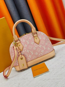 Designer handbag pre-order / Size 22*19*11cm / 1:1 quality / Turnaround time 2-4 weeks