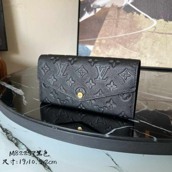 Designer wallet pre-order / Master quality / Size 19*10cm / Turnaround time 2-4 weeks