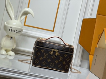Designer vanity case pre-order / 1:1 quality / Size 20*13*12cm / Turnaround time 2-4 weeks