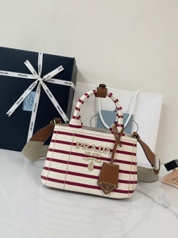 Designer handbag pre-order / Size 22*15*13cm / Master quality / Turnaround time 2-4 weeks