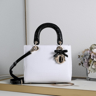 Designer handbag pre-order / 1:1 quality / size: 24x11x20cm / Turnaround time 2-4 weeks