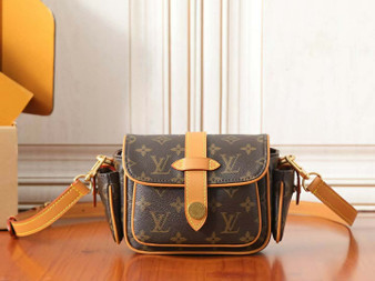 Designer handbag pre-order / Master quality / Size 23*14*10cm / Turnaround time 2-4 weeks
