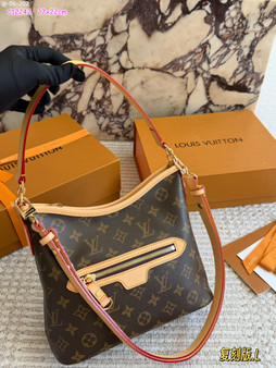 $99 handbag special / Designer handbag pre-order / 1:1 quality / Size 27cm / Turnaround time 2-4 weeks