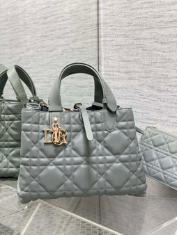 Designer handbag pre-order / Size 28cm / Master quality / Turnaround time 2-4 weeks
